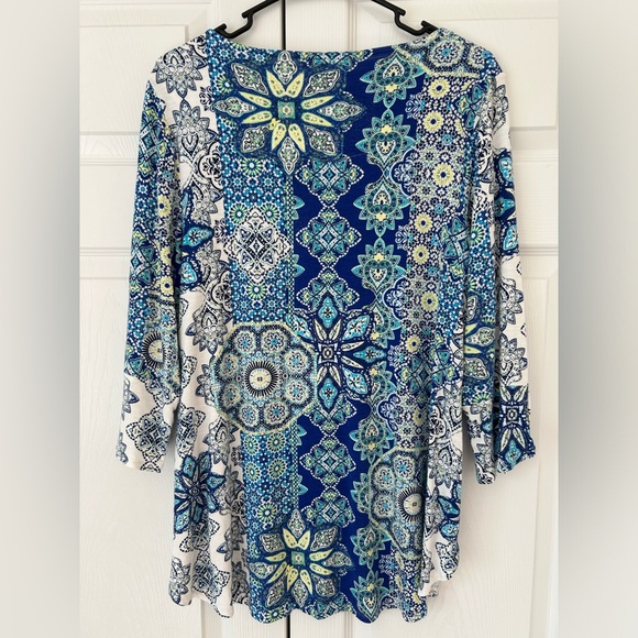 NWOT Chico’s Zenergy Women’s Blue Floral Print 3/4 Sleeve Shirt Blouse Top Sz 1 - Picture 2 of 9